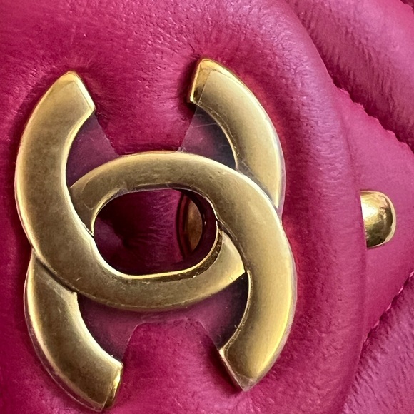 Chanel Chevron Double Flap Medium hot pink with gold hardware - Picture 8 of 11